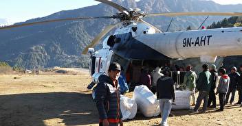 Envoi du matériel au camp de base de l'Everest
