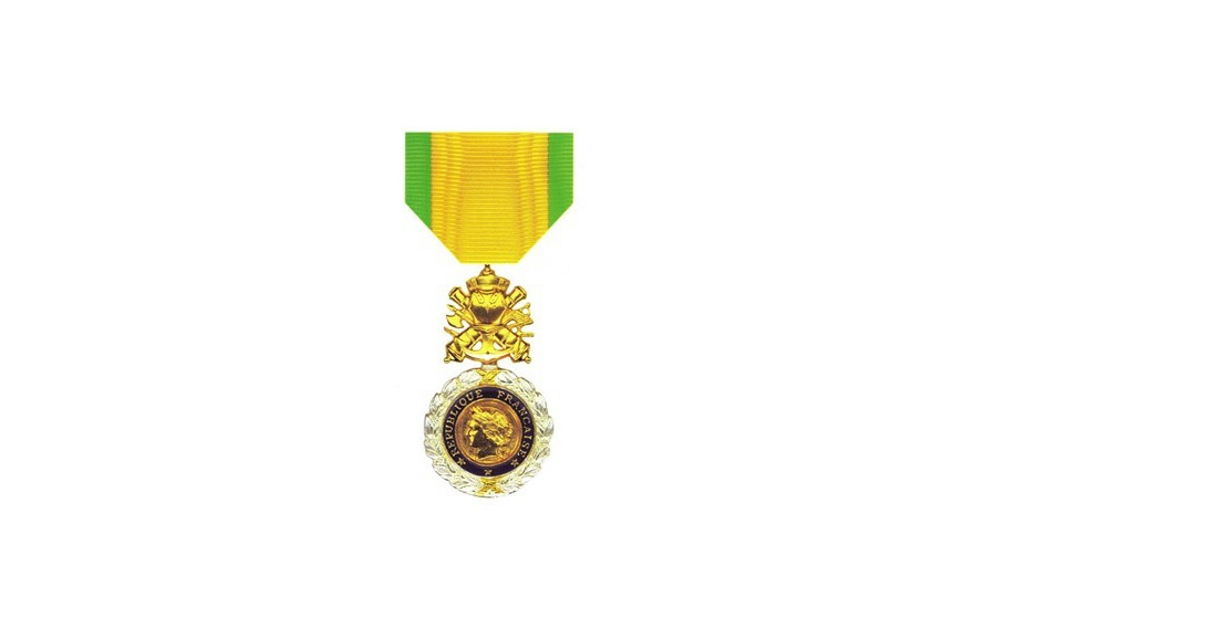 Décret du 12/4/21 concession de la Médaille militaire (armée d'active)