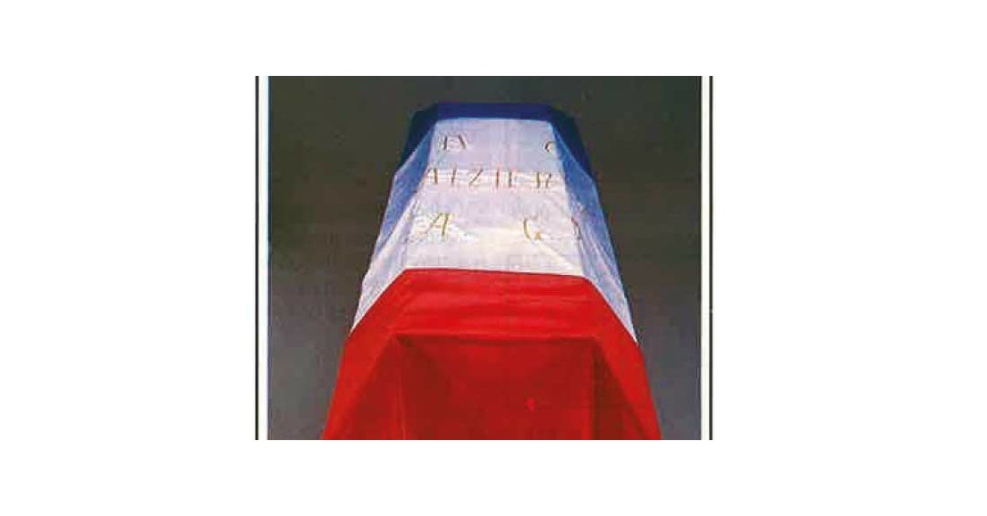Draperie tricolore sur le cercueil pour tout médaillé militaire