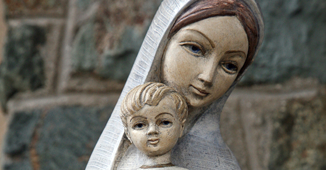 Marie, notre Mère, que ta présence nous ouvre à l'amour de ton Fils