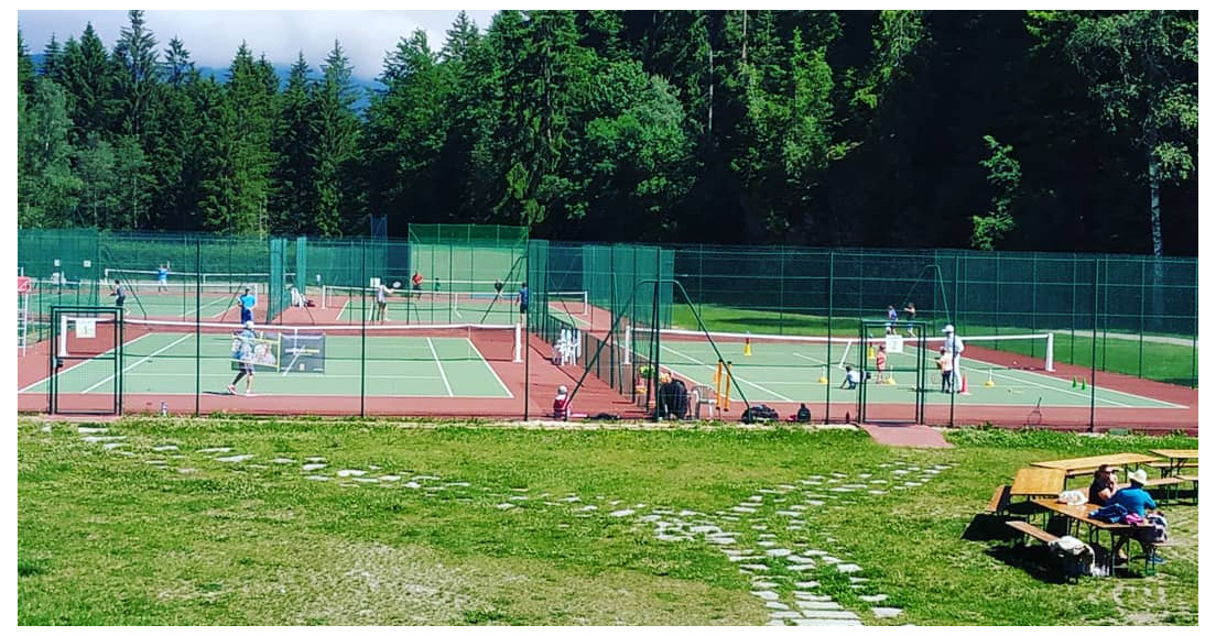 Reprise de l'Ecole de<br />
tennis au tennis Club des HOUCHES
