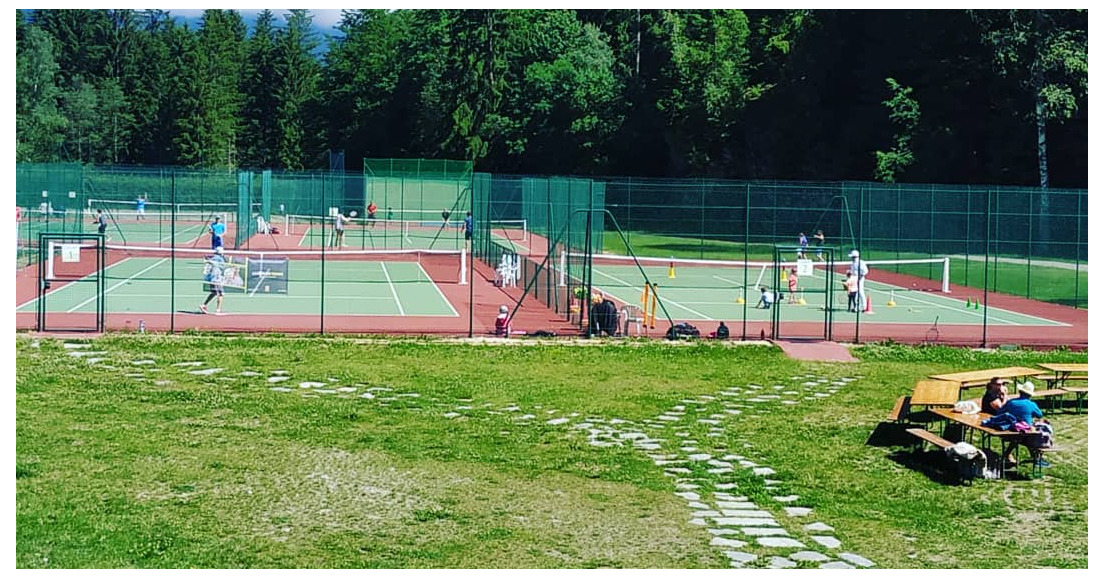 Reprise de<br />
l'Ecole de tennis au tennis Club des HOUCHES