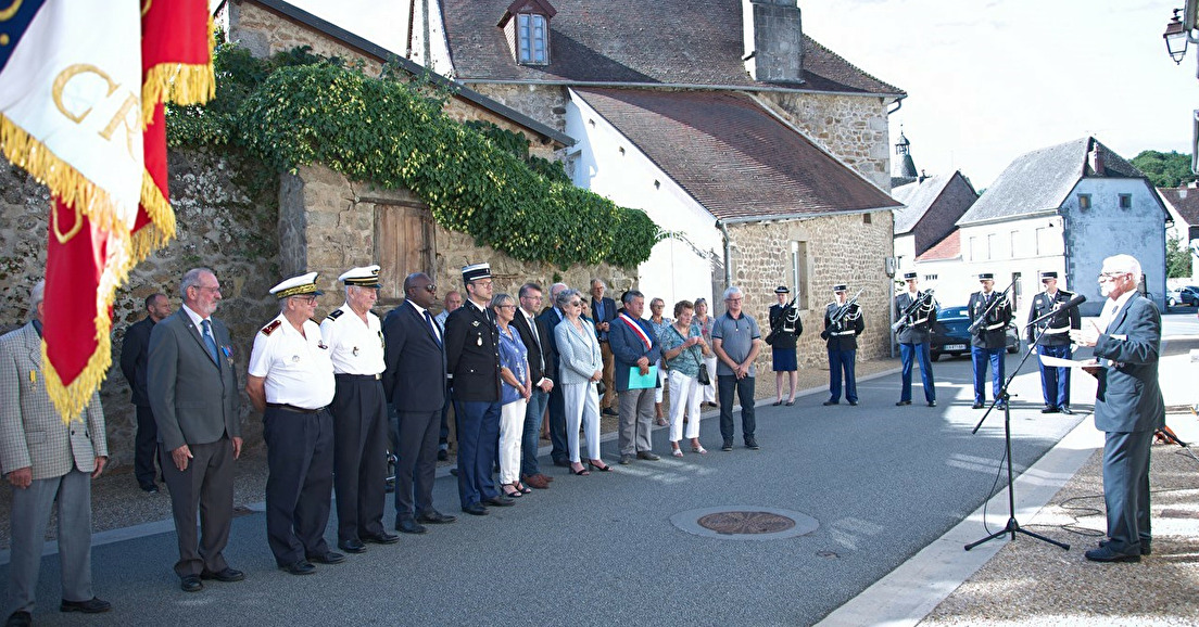 UD 23 - Hommage à six gendarmes titulaires<br />
de la Médaille militaire