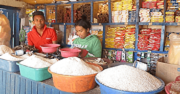 Microcrédit à Madagascar : M. et Mme Donnat et  Vahatra