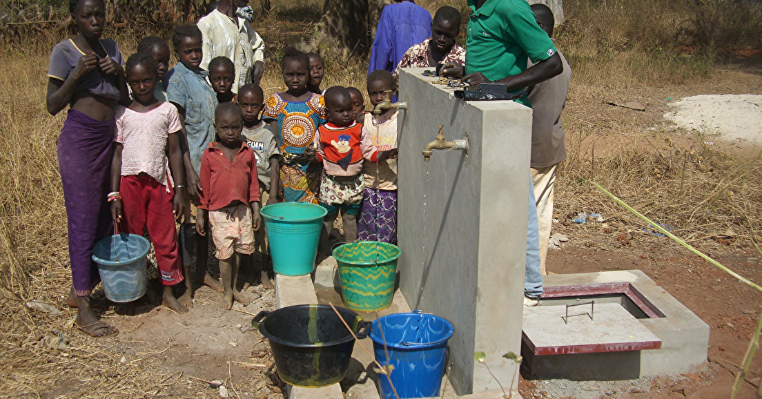 Sénégal (Suelle) - L’eau coule aux bornes fontaines