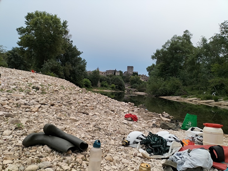 USF spéléologie, lavage matériel, Cèze, Montclus, Gard