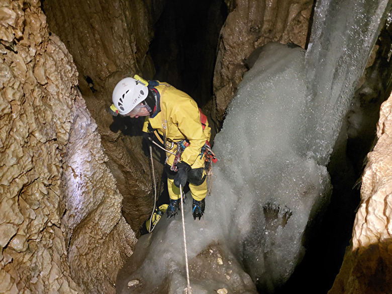USF Spéléologie, progression sur glace, grotte du Grand Glacier, Isère