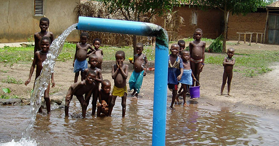 Bénin (Zogbodomey) – Une ville Africaine (trop) riche en eau