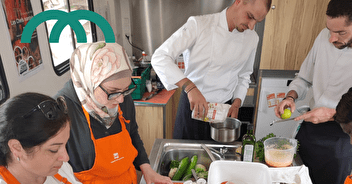 Les cuisiniers professionnels comme professeurs, avec la Banque Alimentaire