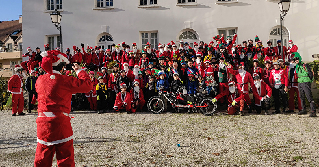 La sortie annuelle 2023 des Pères Noël en vélo 🤶🎅