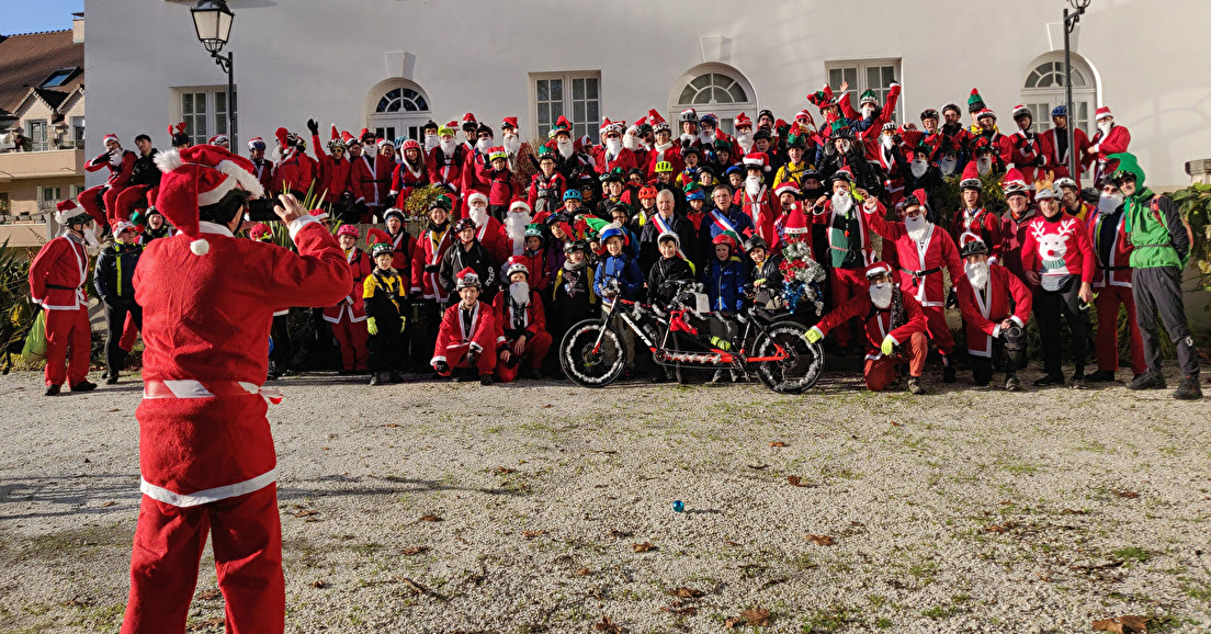 La sortie annuelle 2023 des Pères Noël en vélo 🤶🎅