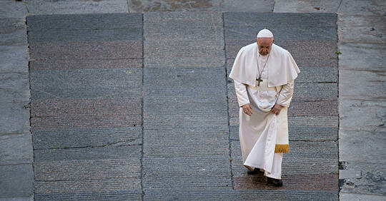 Le Pape François fait un pas vers les couples homosexuels