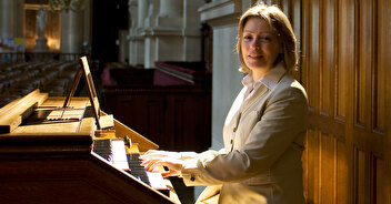 Carolyn Shuster-Fournier, orgue