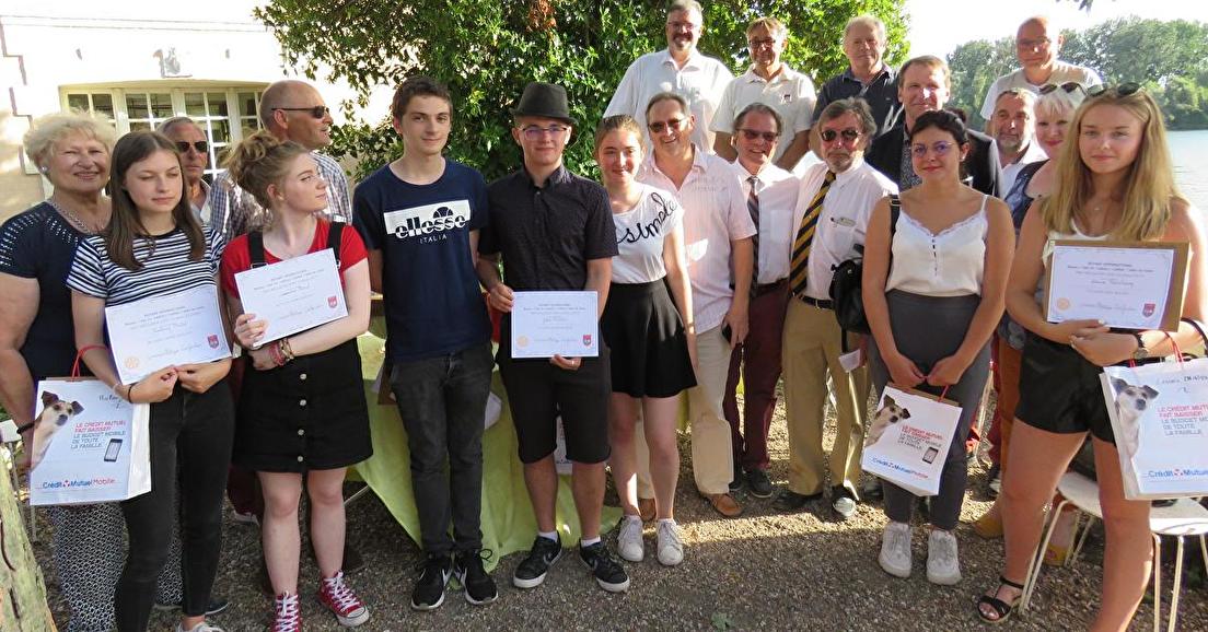 Huit lycéens des Andelys et de Gaillon primés pour leurs résultats aux bac