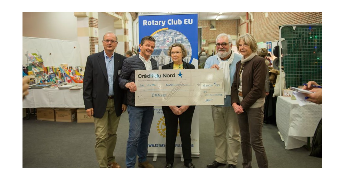 Remise de chèque au Rotary Club de Eu