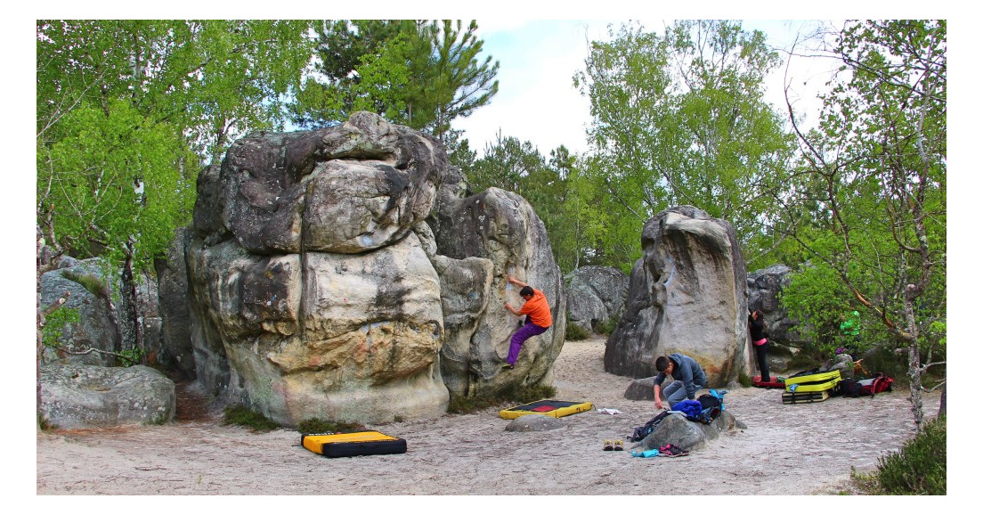 Venez vous essayer ou vous perfectionner au bloc en forêt de Fontainebleau.